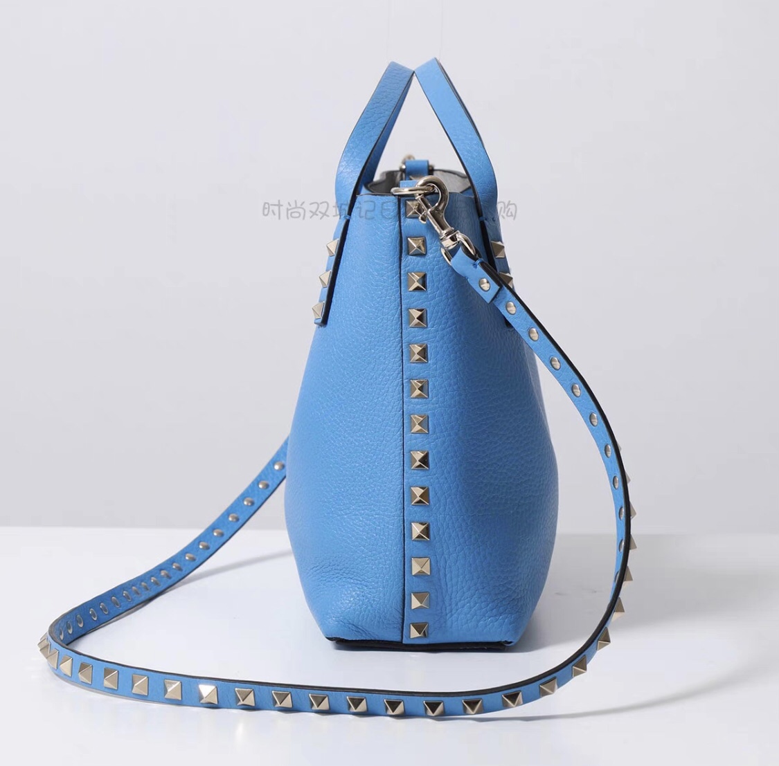 Valentino Garavani Rockstud Tote Bag in Blue Grainy Calfskin